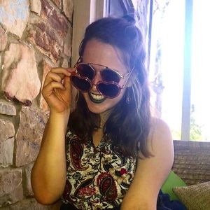 Meet your Posher, Cecile